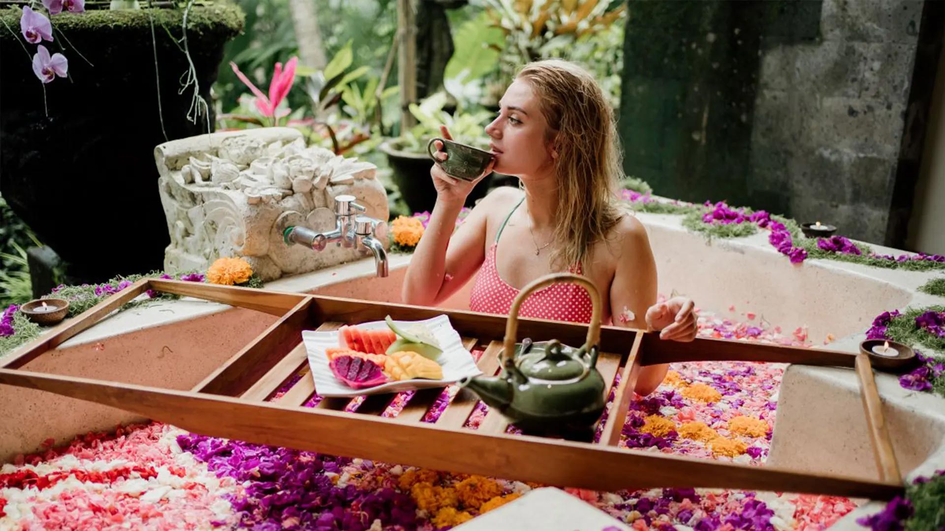 Floral Symphony: Indulgein a Luxurious Flower Bathat Dewi Gangga Spa